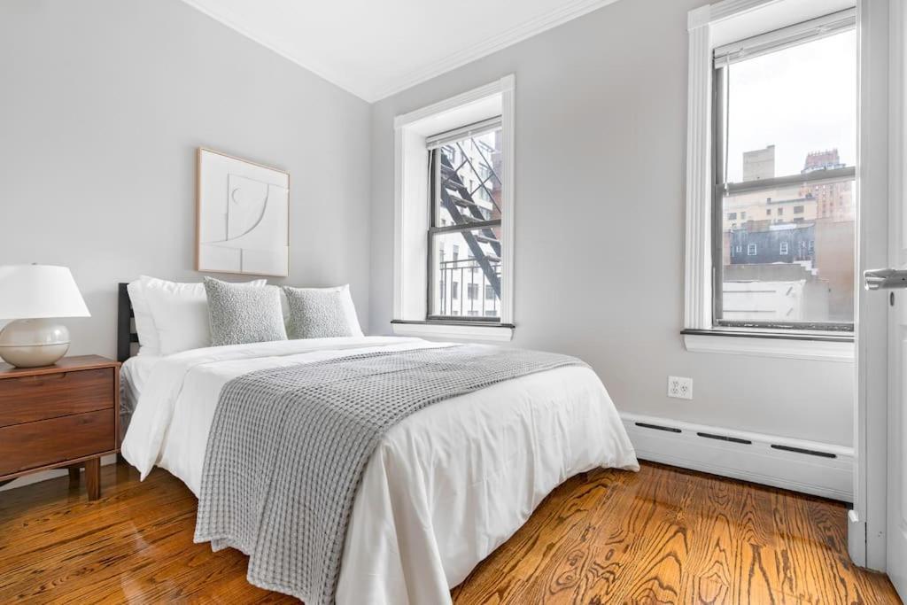 Gorgeous & Bright 3Bdr & 1Bth In Midtown Manhattan New York Bagian luar foto