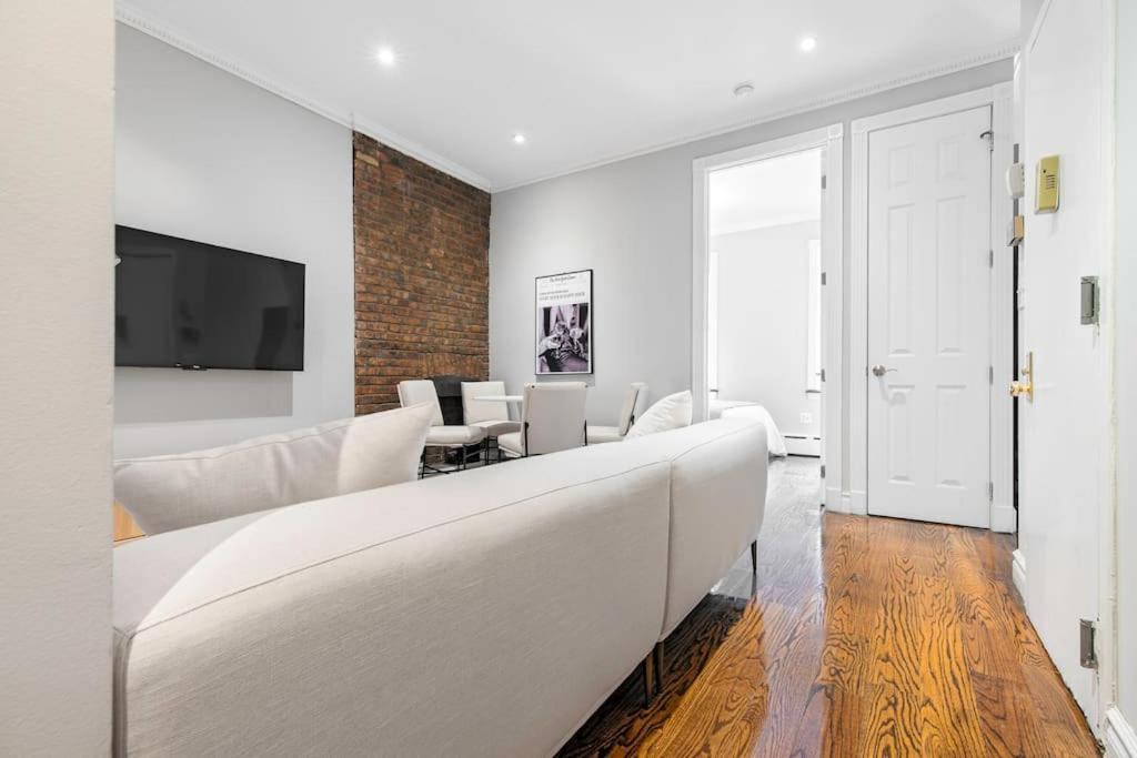 Gorgeous & Bright 3Bdr & 1Bth In Midtown Manhattan New York Bagian luar foto