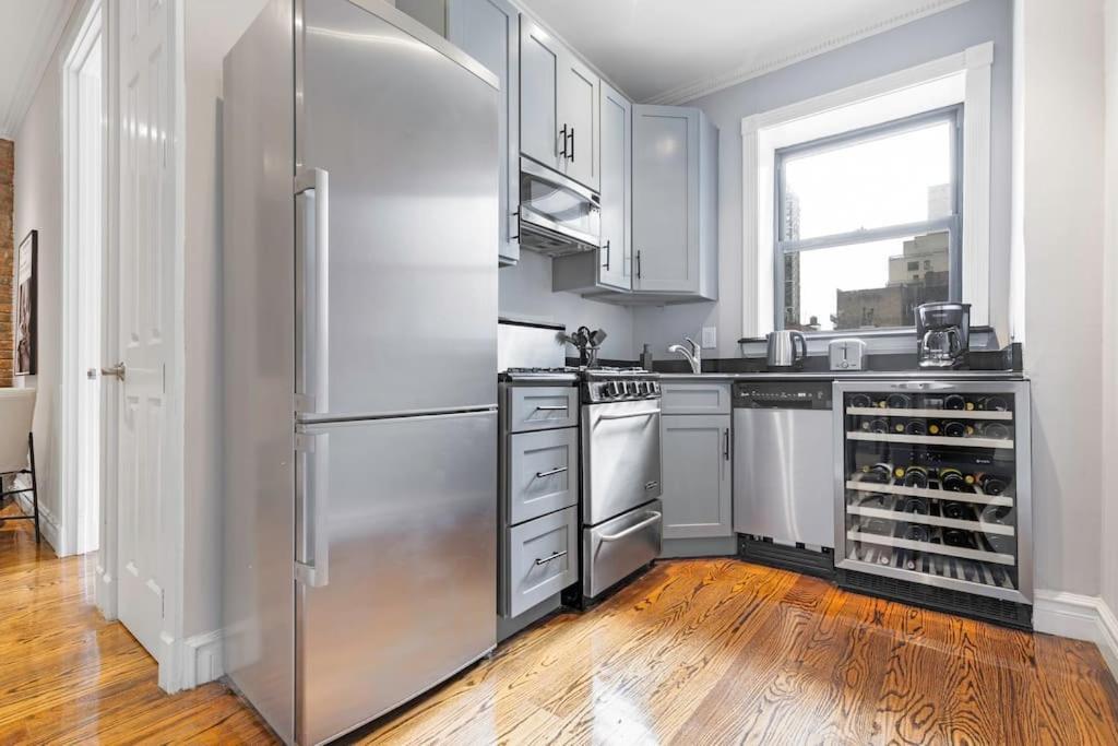 Gorgeous & Bright 3Bdr & 1Bth In Midtown Manhattan New York Bagian luar foto